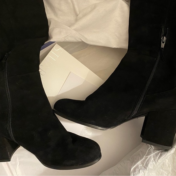 Stuart Weizman boots worn twice , very good condition. Tiny defect on right heel - Picture 2 of 5